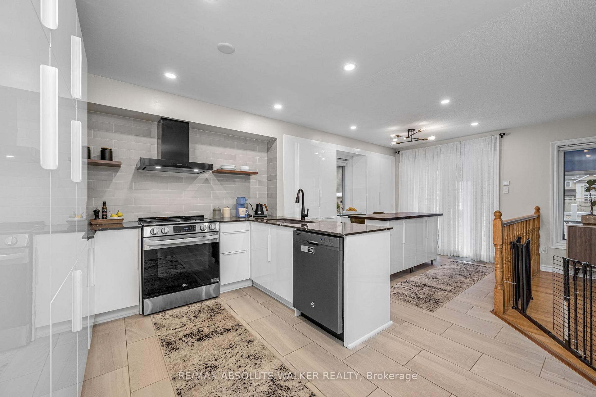 1641 Frenette Street photo 13