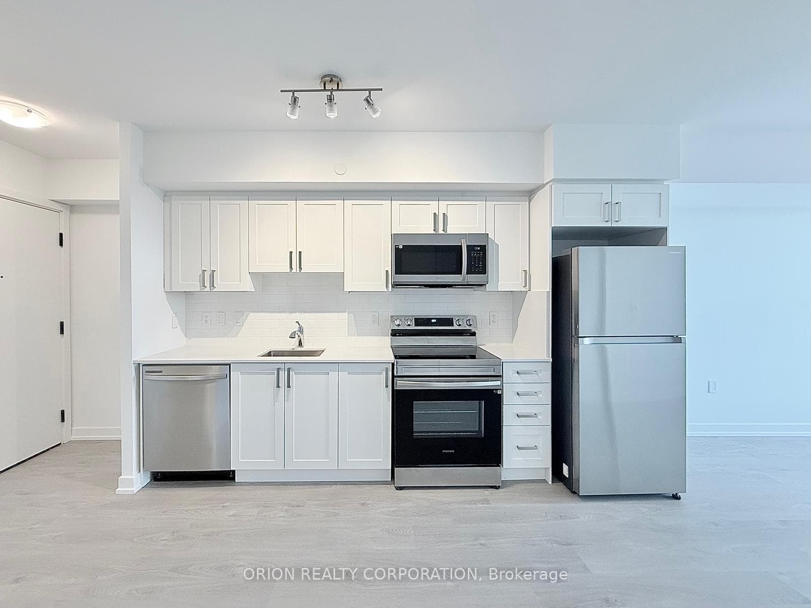 556 Marlee Avenue Unit 515 photo 1
