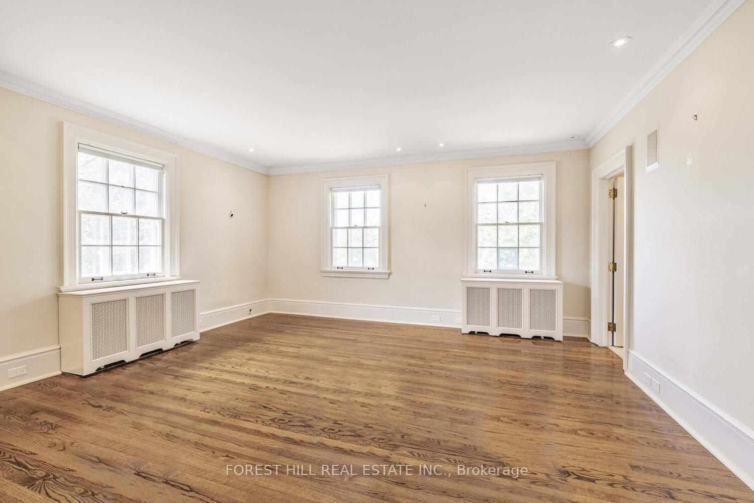 435 Russell Hill Road photo 9