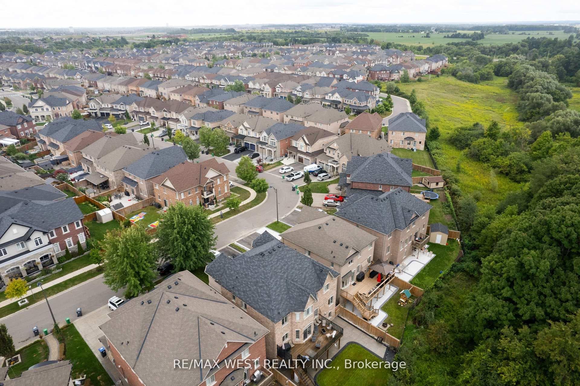 32 Brookwater Crescent photo 22