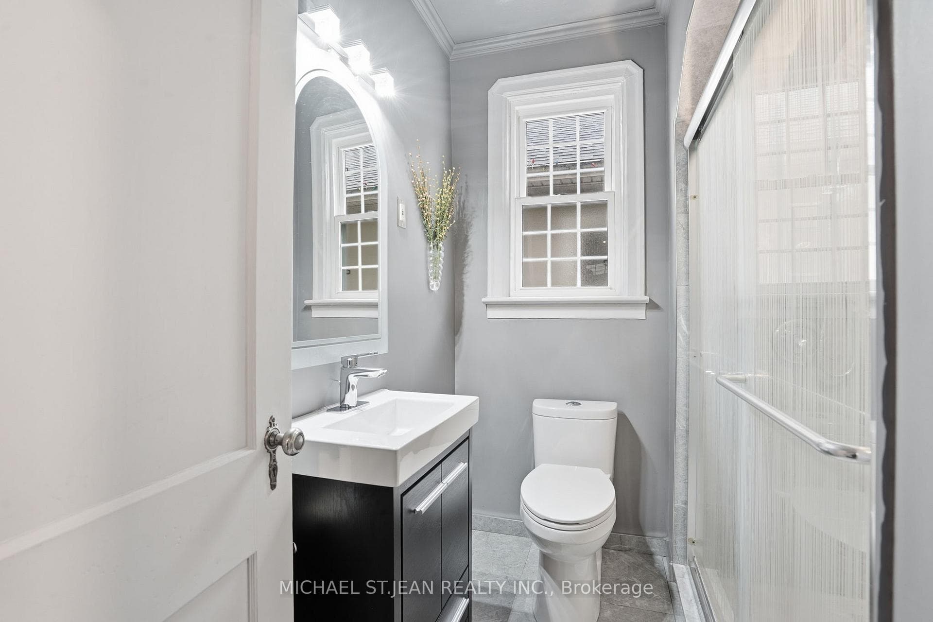 210 Vine Street photo 17