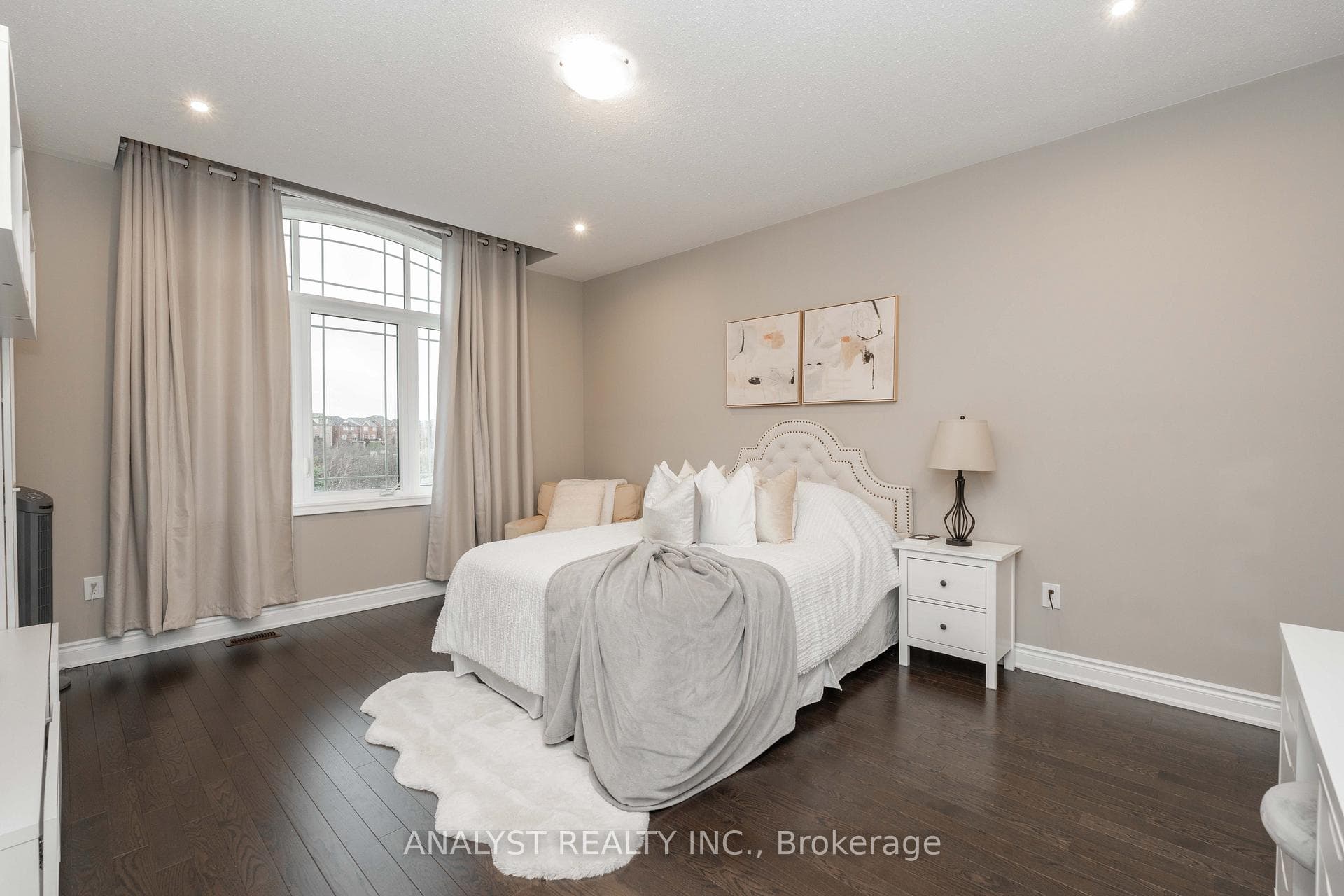 93 Ross Vennare Crescent photo 33