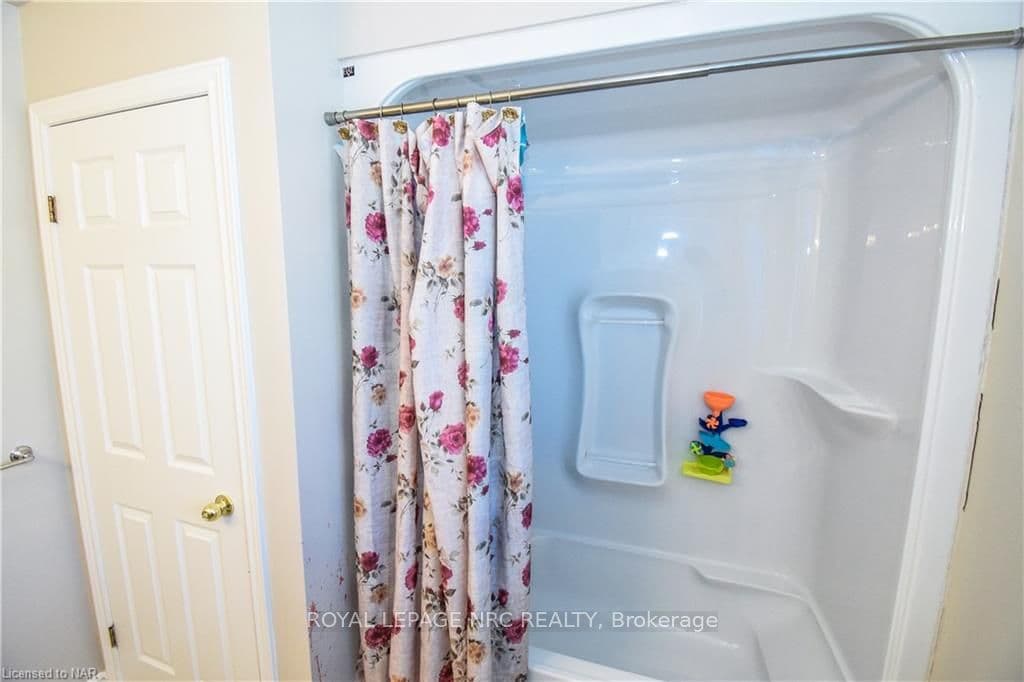 1072A VANSICKLE Road photo 21
