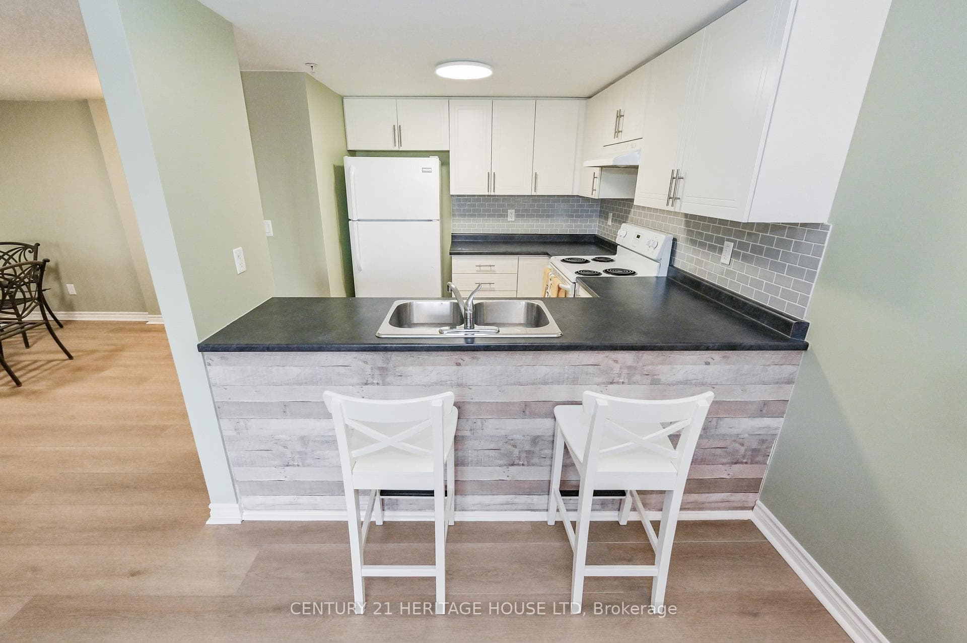 103 Westminster Crescent Unit 302 photo 14