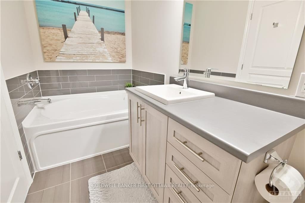 293 SHINLEAF Crescent photo 22
