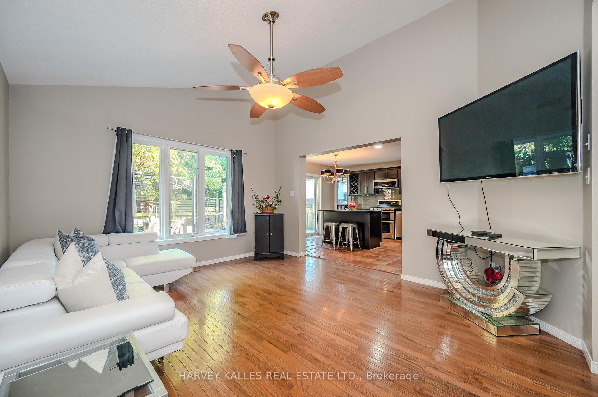 67 Hayward Crescent photo 8