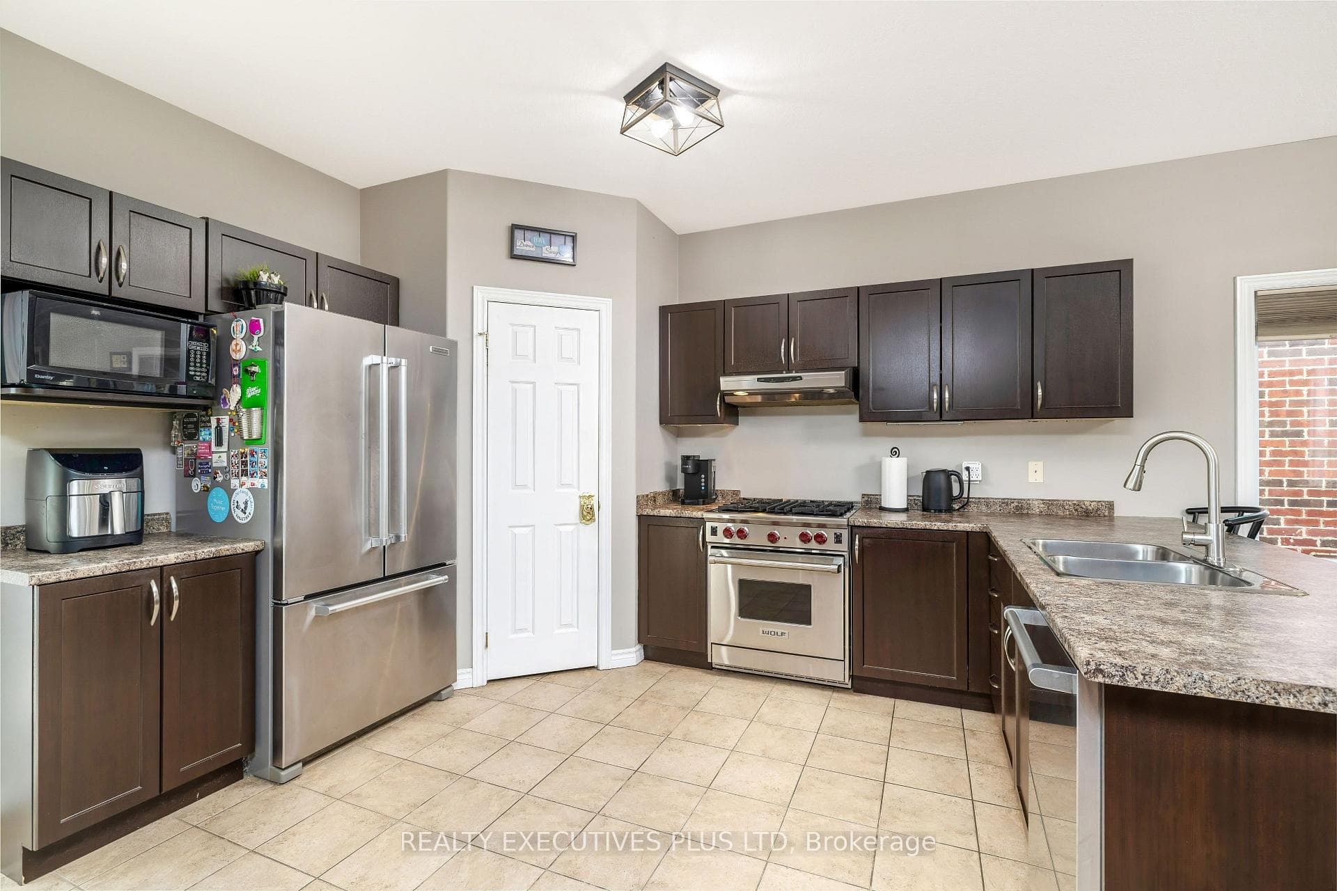 56 Dinnick Crescent photo 8