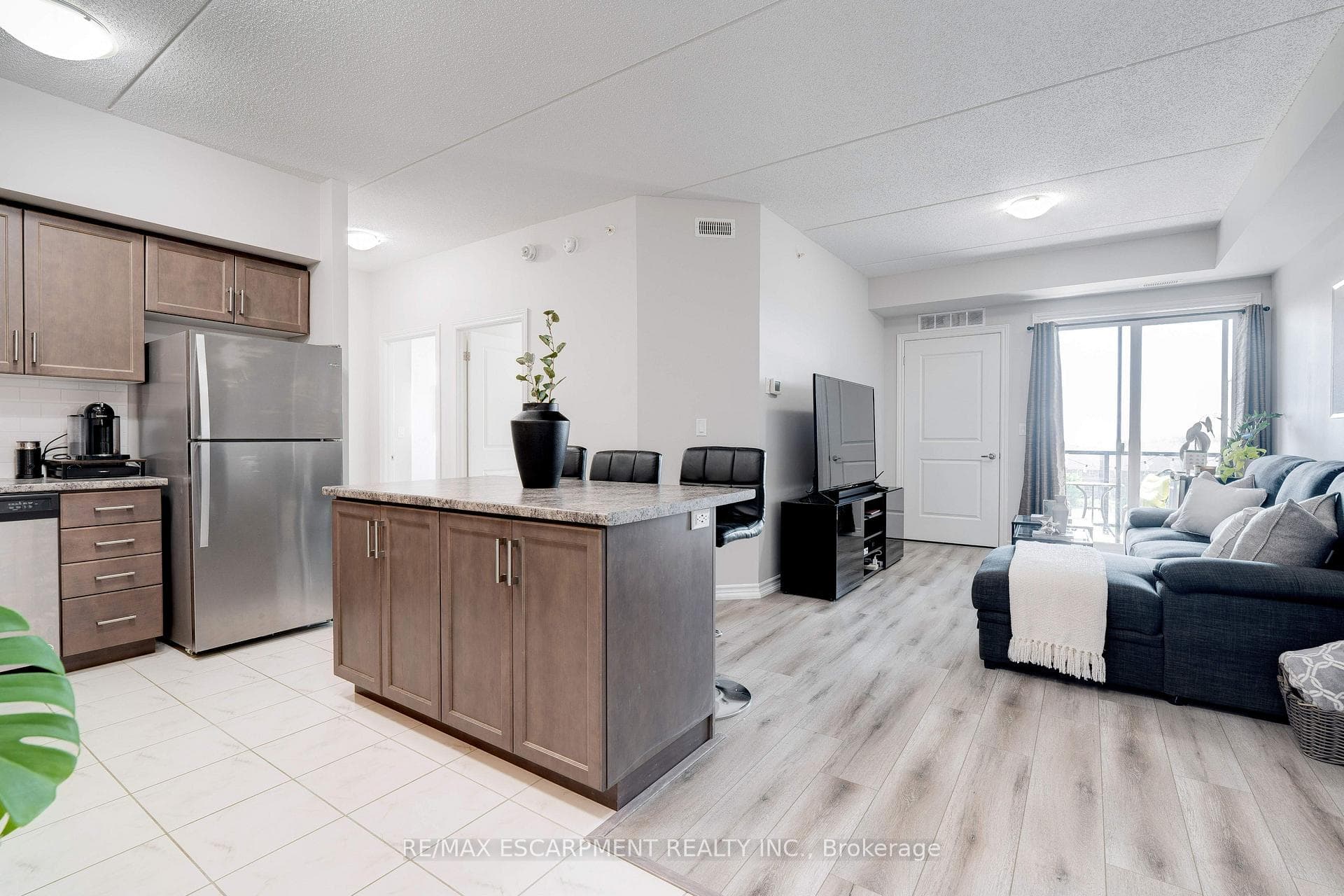 640 Sauve Street Unit 413 photo 4