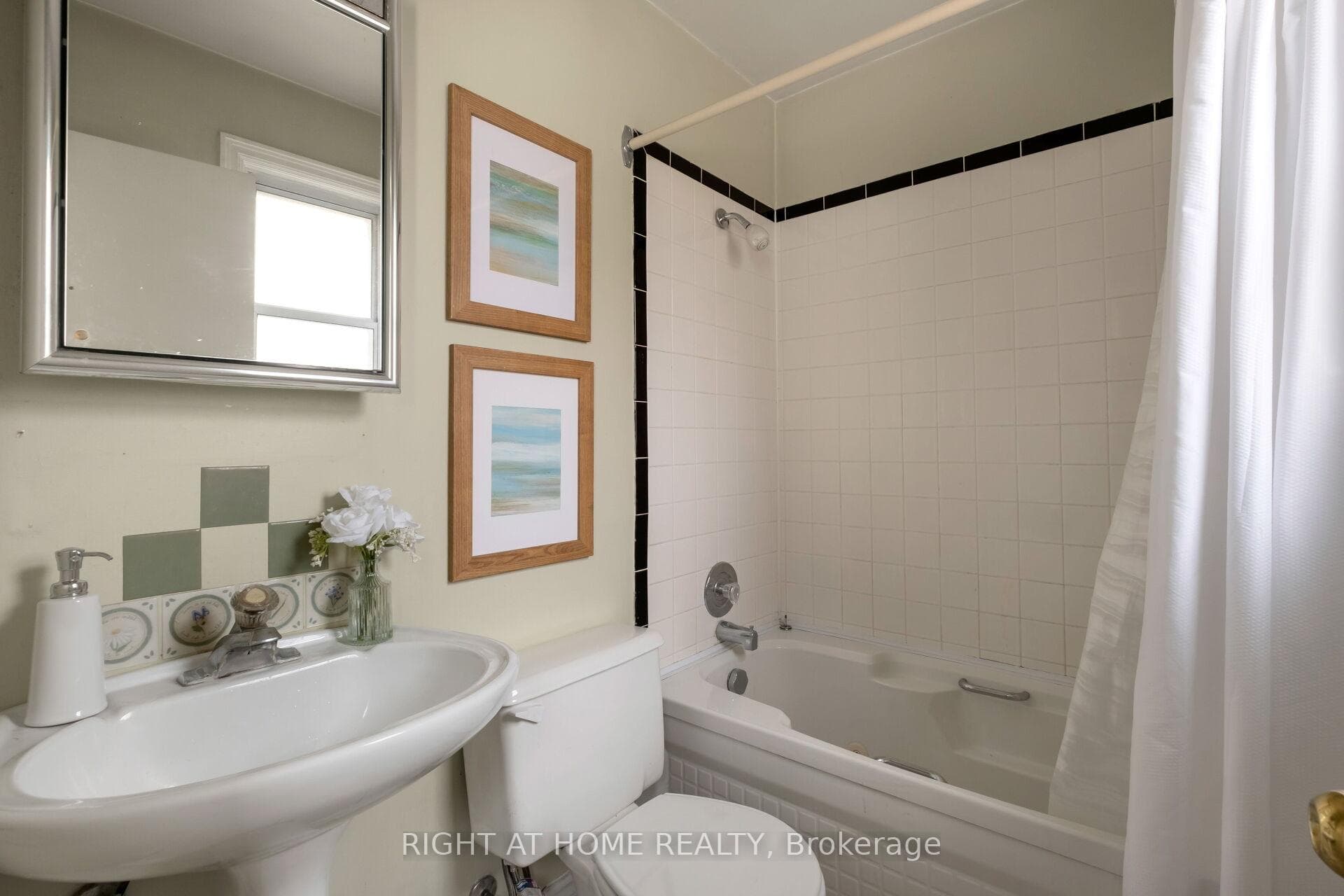 88 Sandown Avenue photo 12