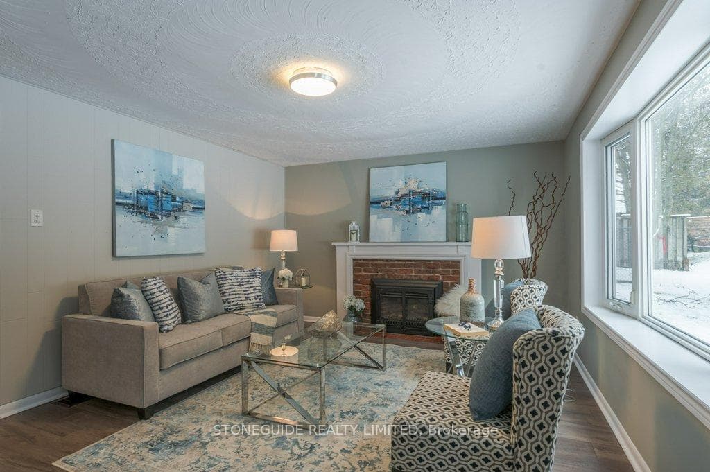 Family Room w/ Gas Fireplace