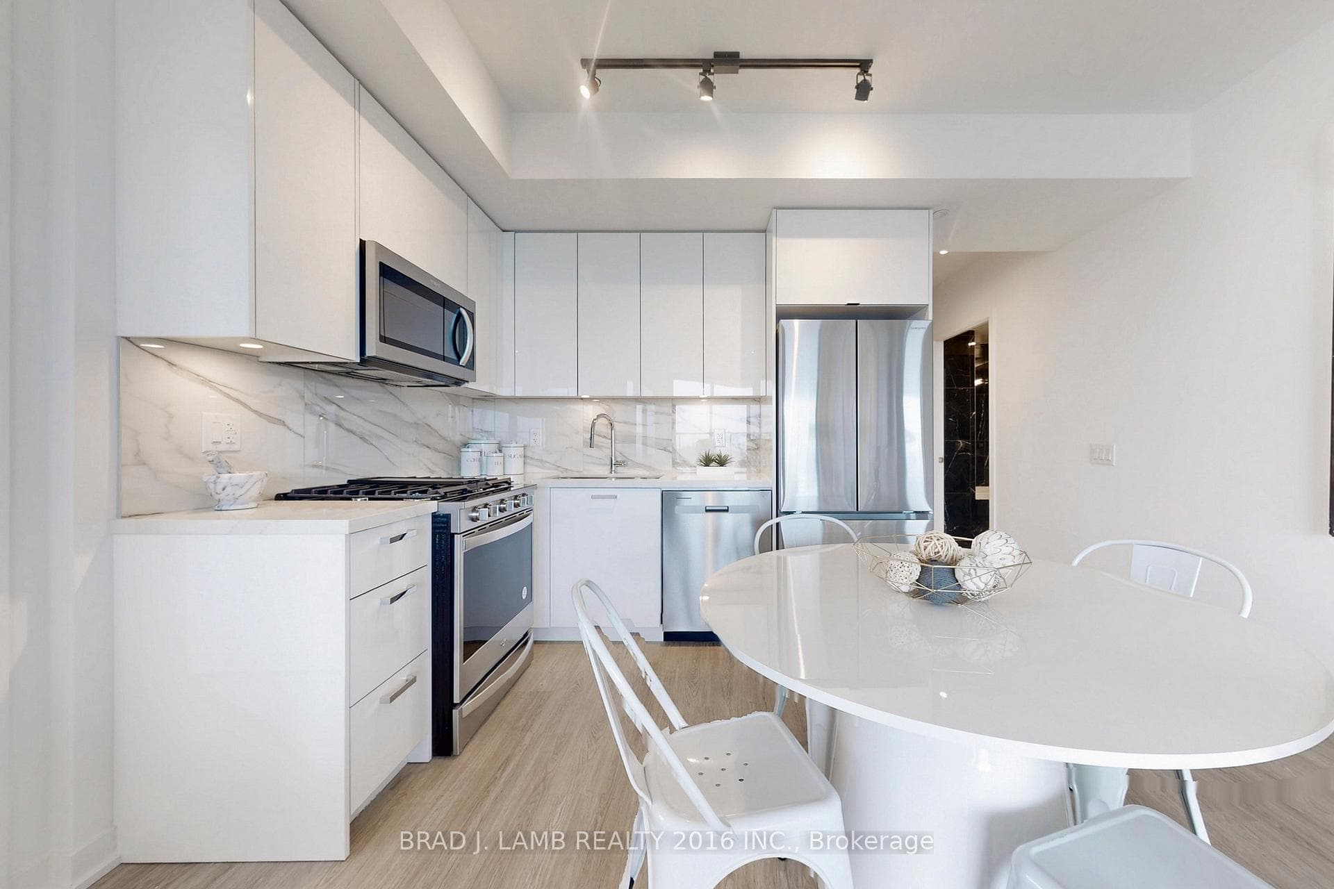 195 McCaul Street Unit 1801 photo 8