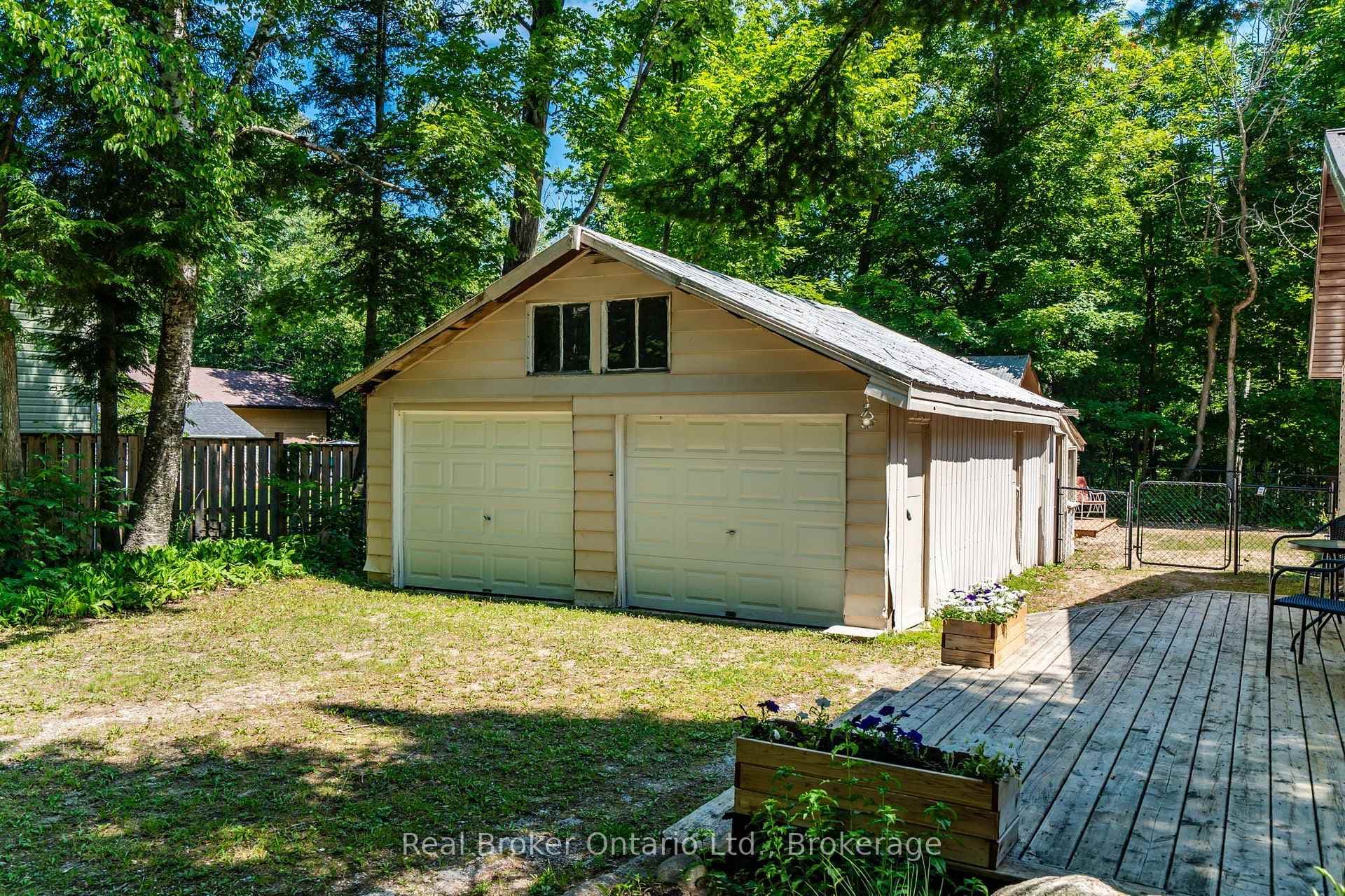2141 Champlain Road photo 16
