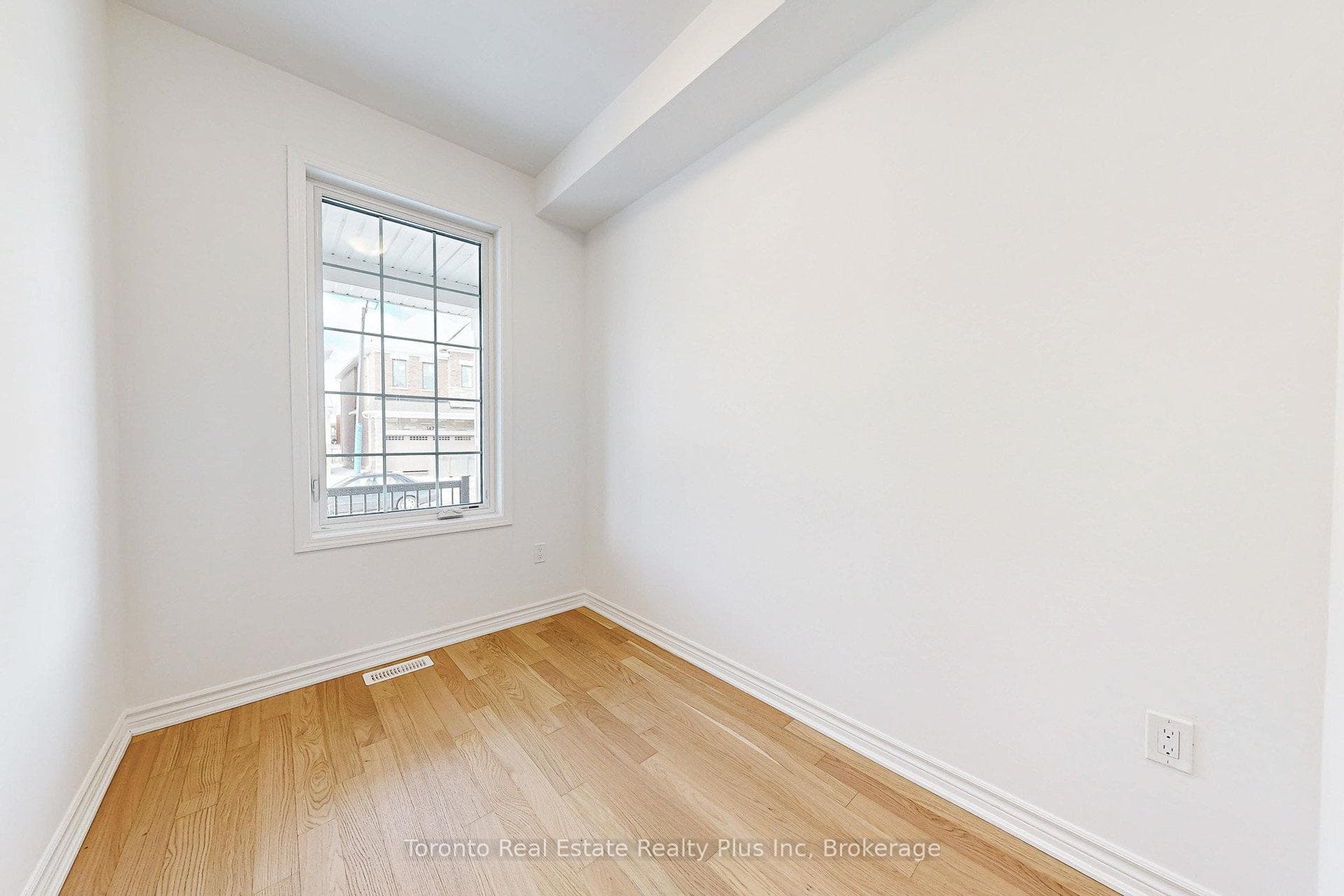 1476 Melville bonus Crescent photo 11