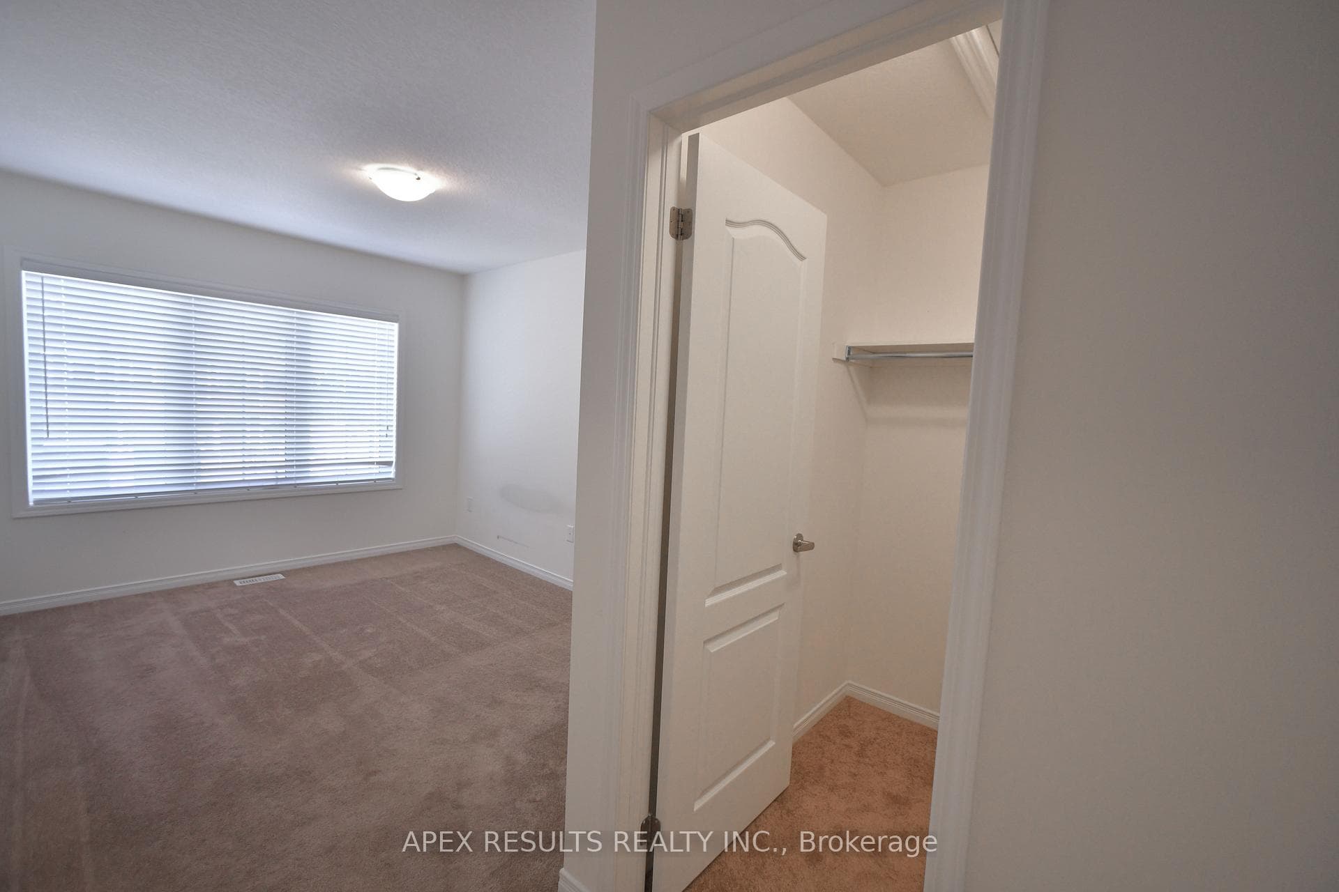 75 Oaktree Drive photo 18