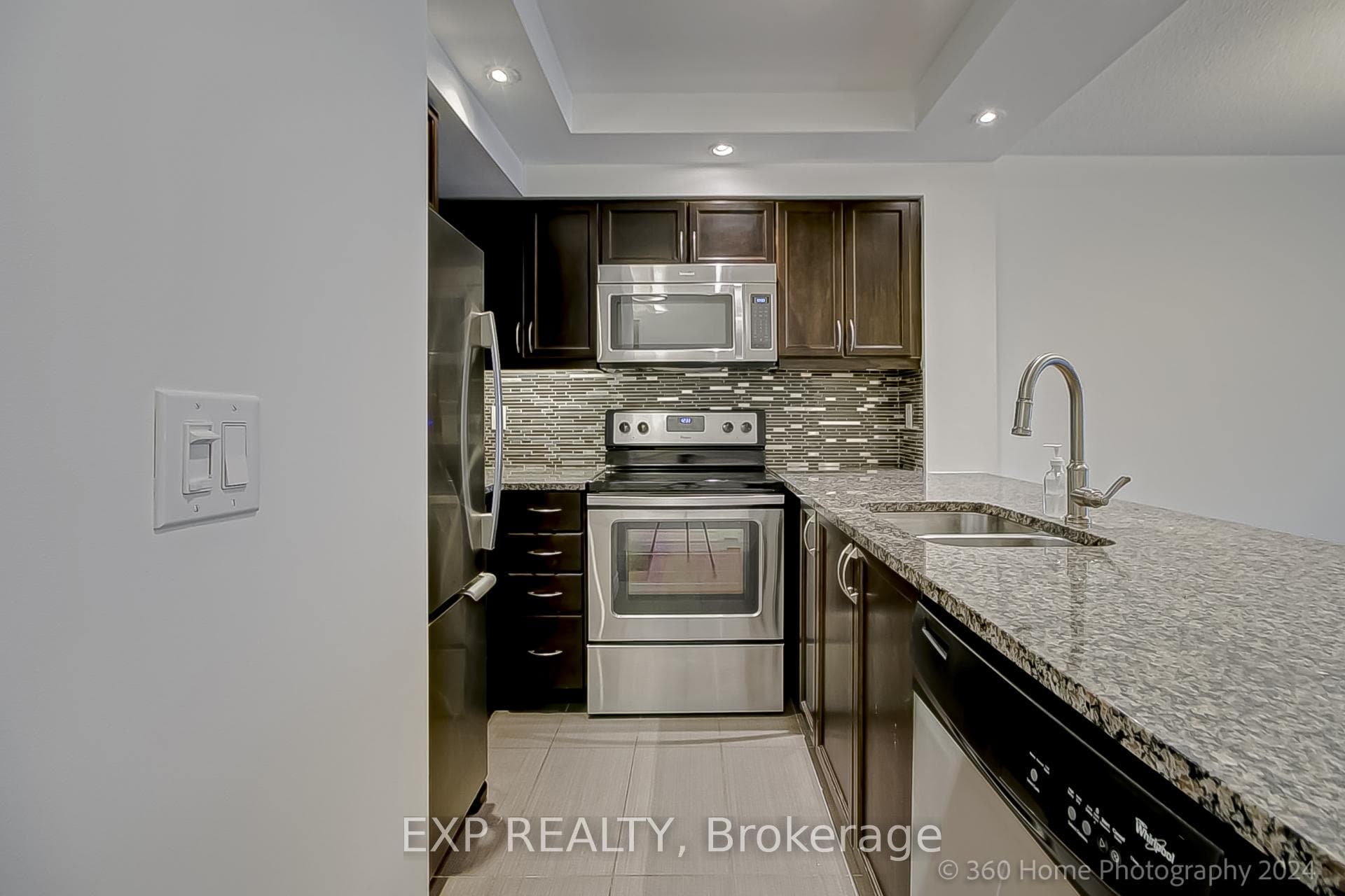 25 Lower Simcoe Street Unit 1220 photo 12