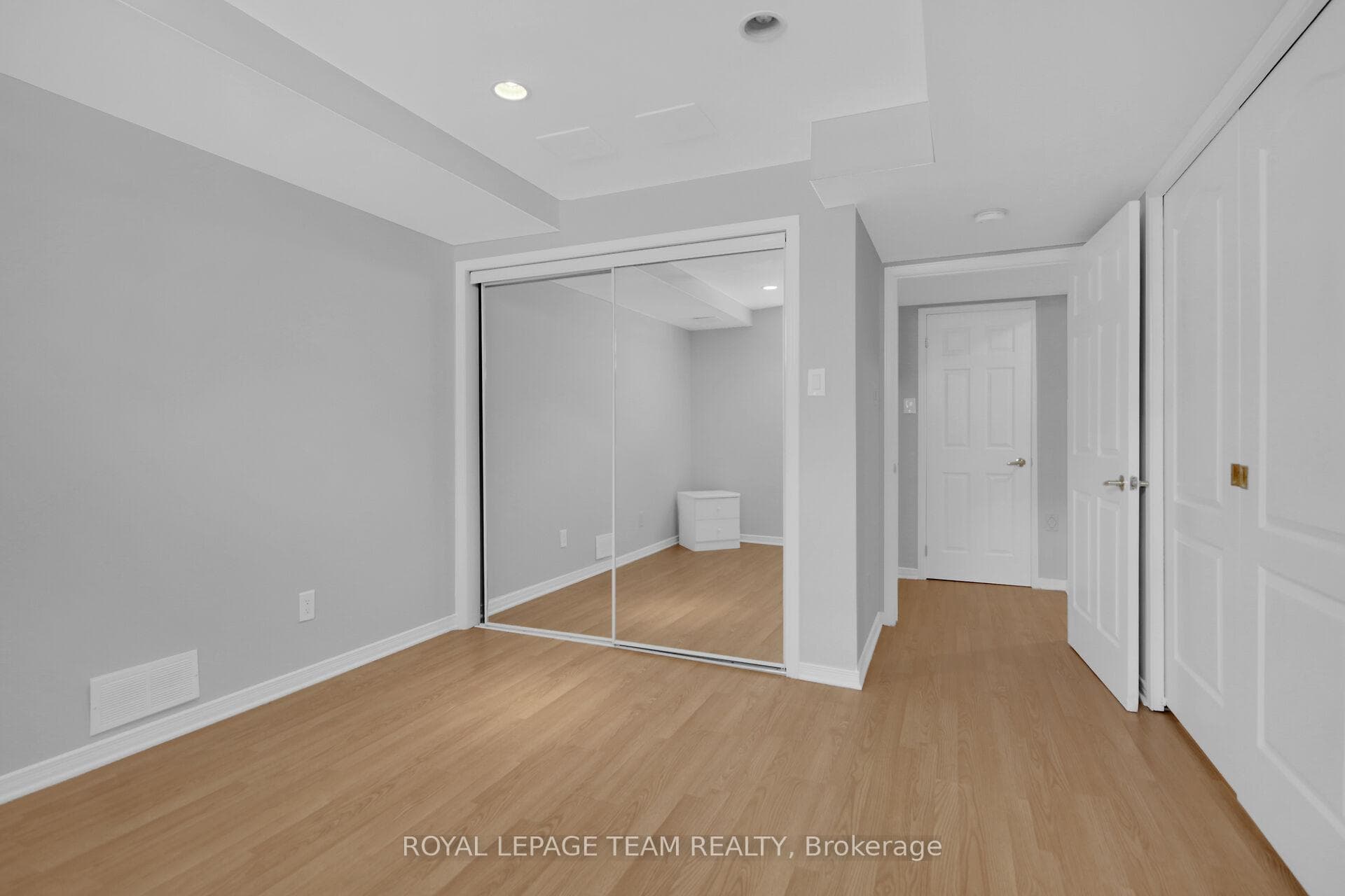 9 Weaver Crescent photo 25