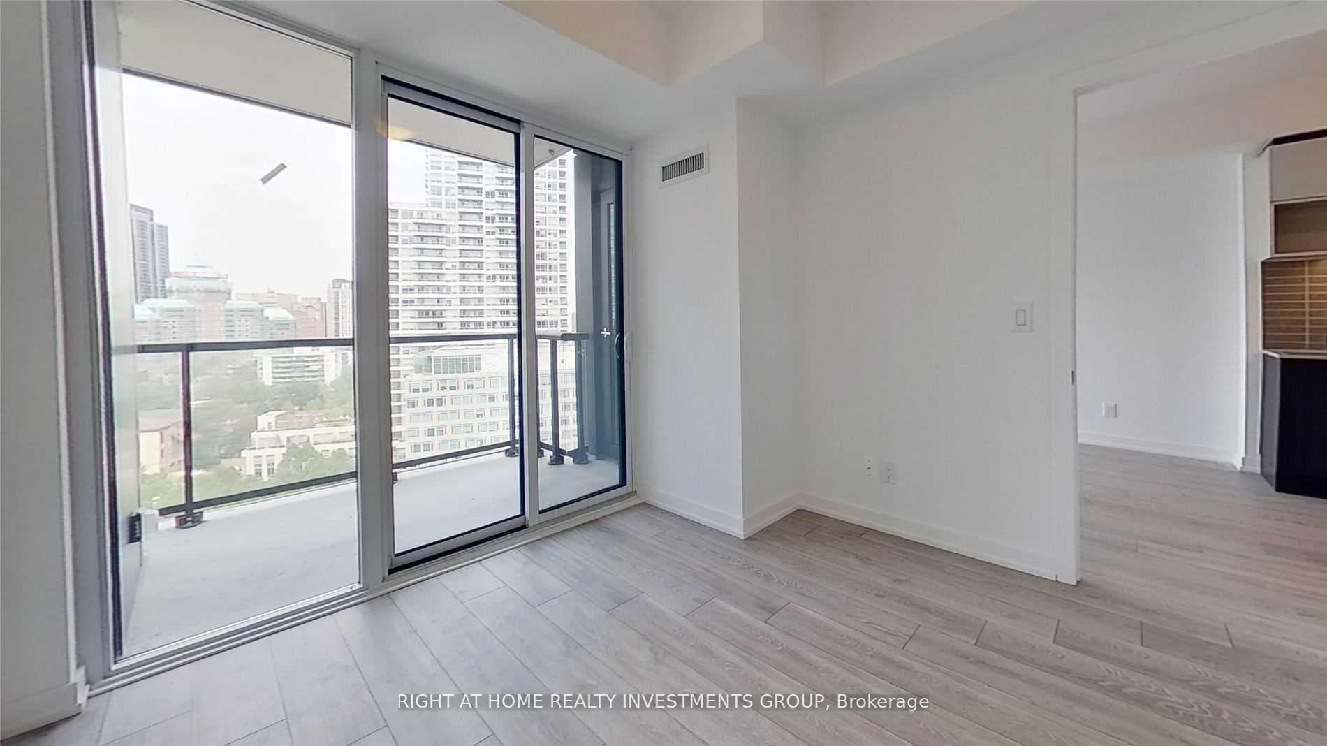 159 Wellesley Street Unit 1401 photo 14