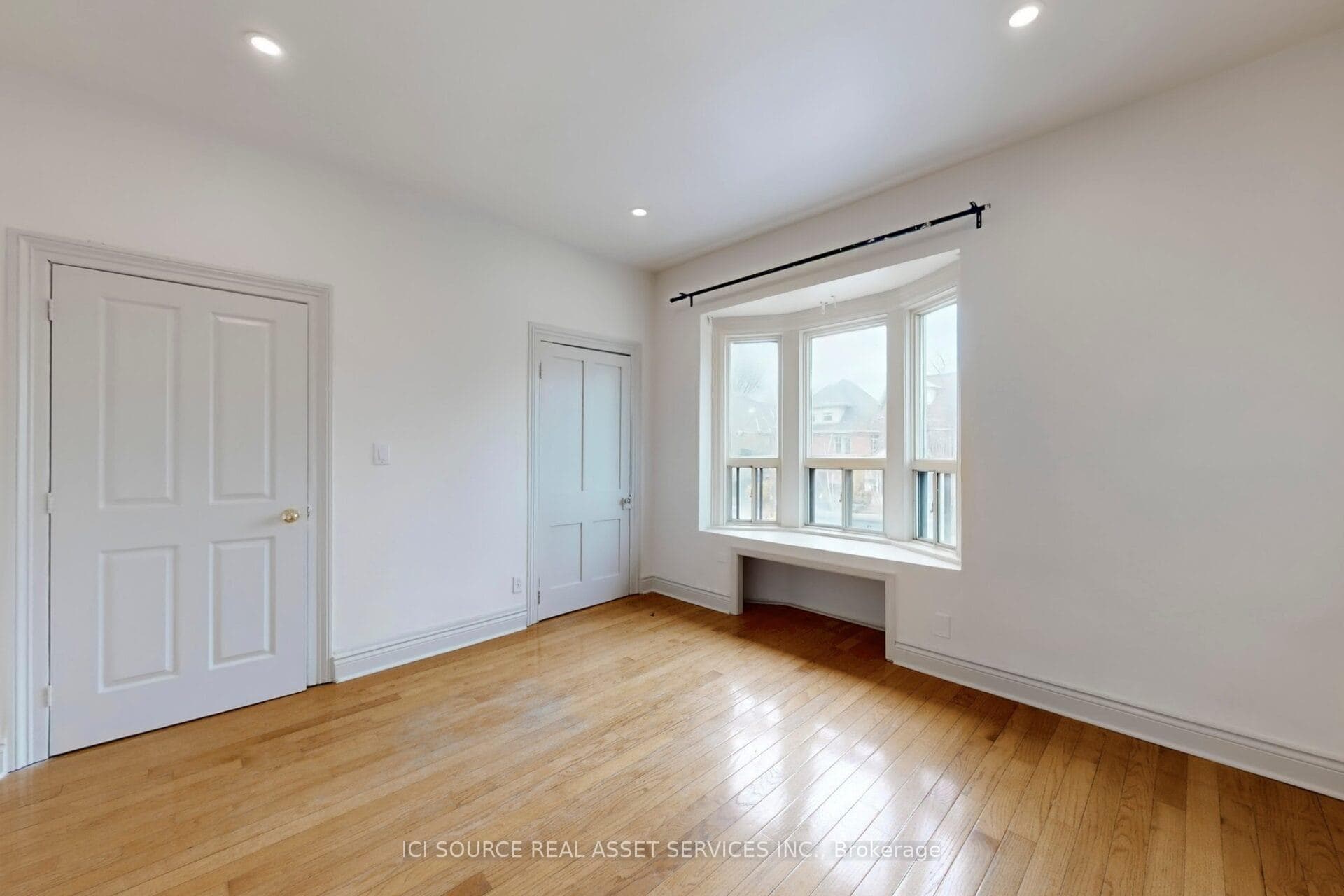 463 Pape Avenue Unit Upper photo 27