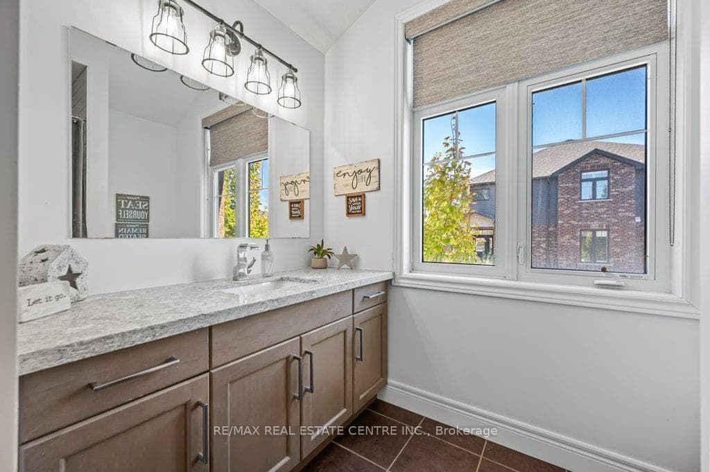 254 Gosling Gardens Unit 19 photo 28