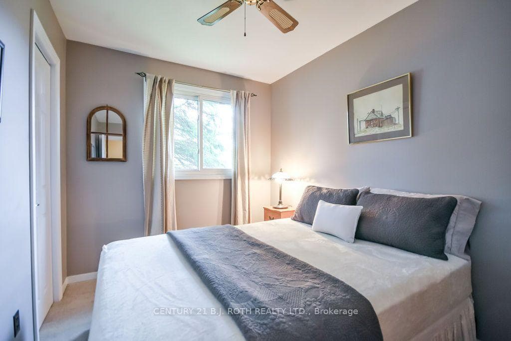 1037 Glen Eagles Crescent photo 21
