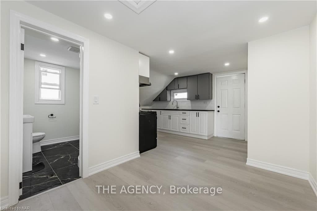 266 WALLACE Avenue photo 32