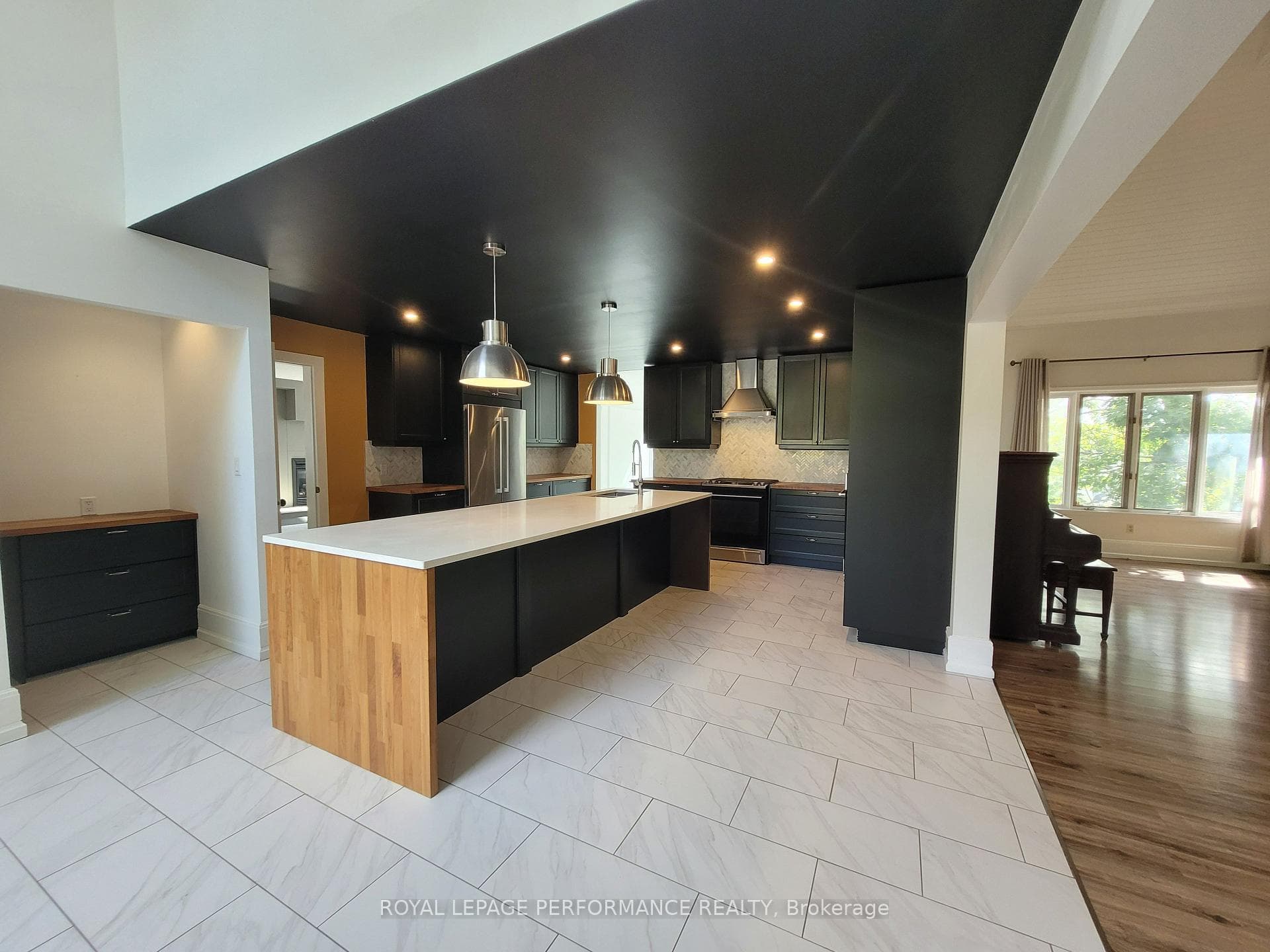 136B Glenncastle Drive photo 13
