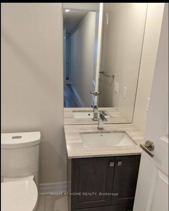 9085 Jane Street Unit 422 photo 11