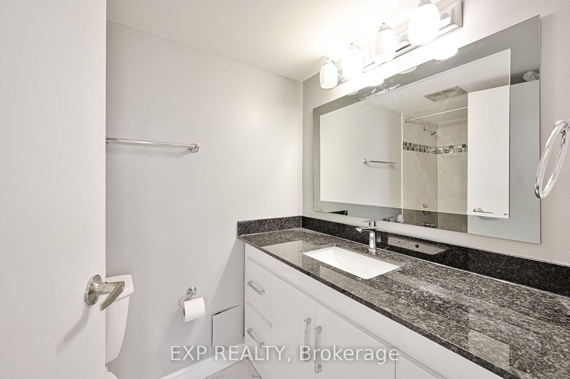 3695 Kaneff Crescent Unit 1404 photo 18
