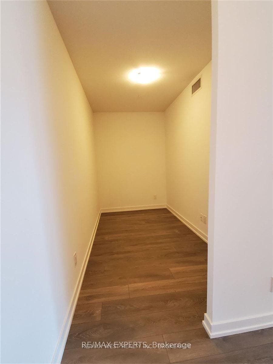 159 Wellesley Street Unit 1501 photo 21