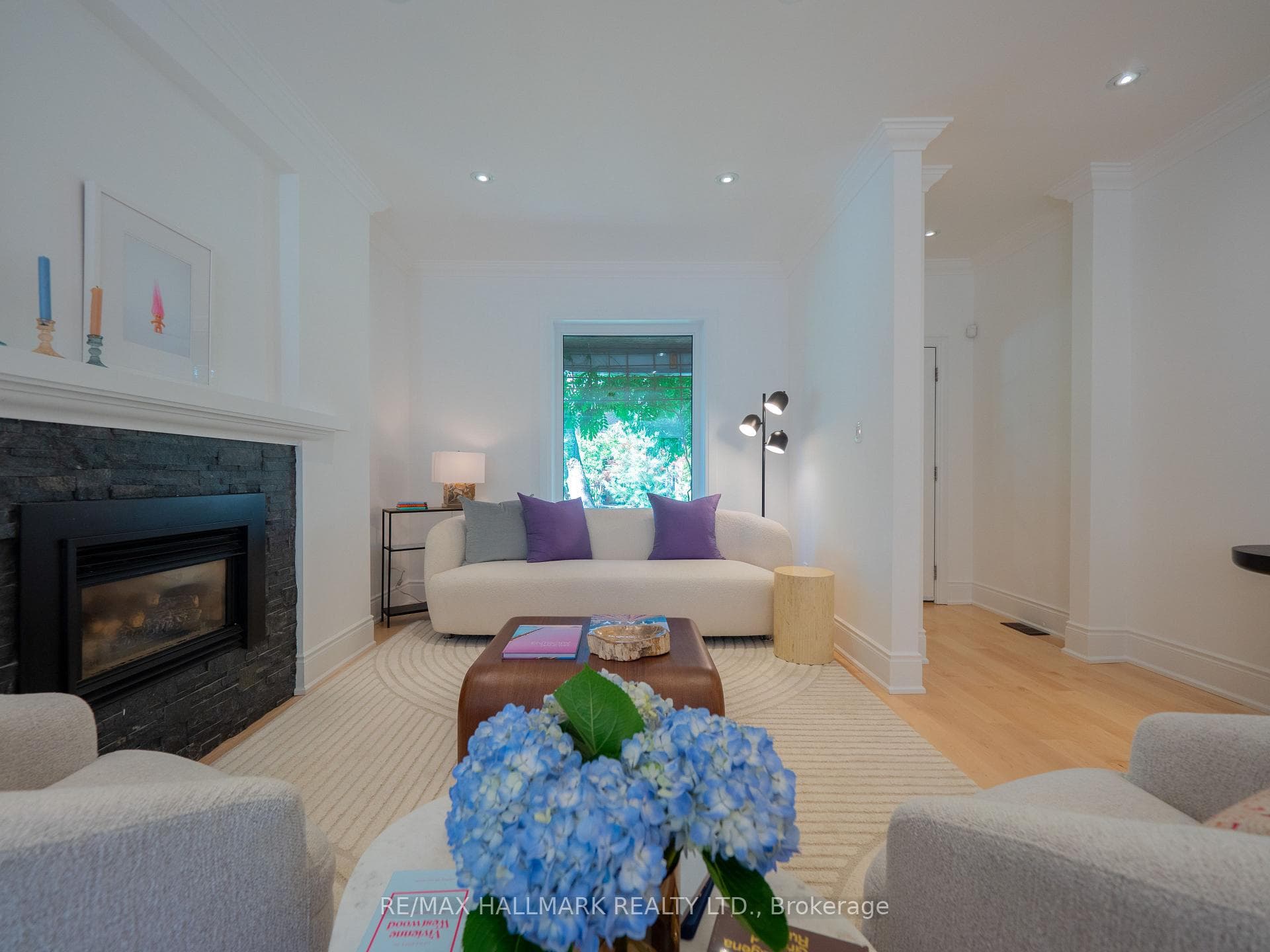 65 Hampton Avenue photo 4