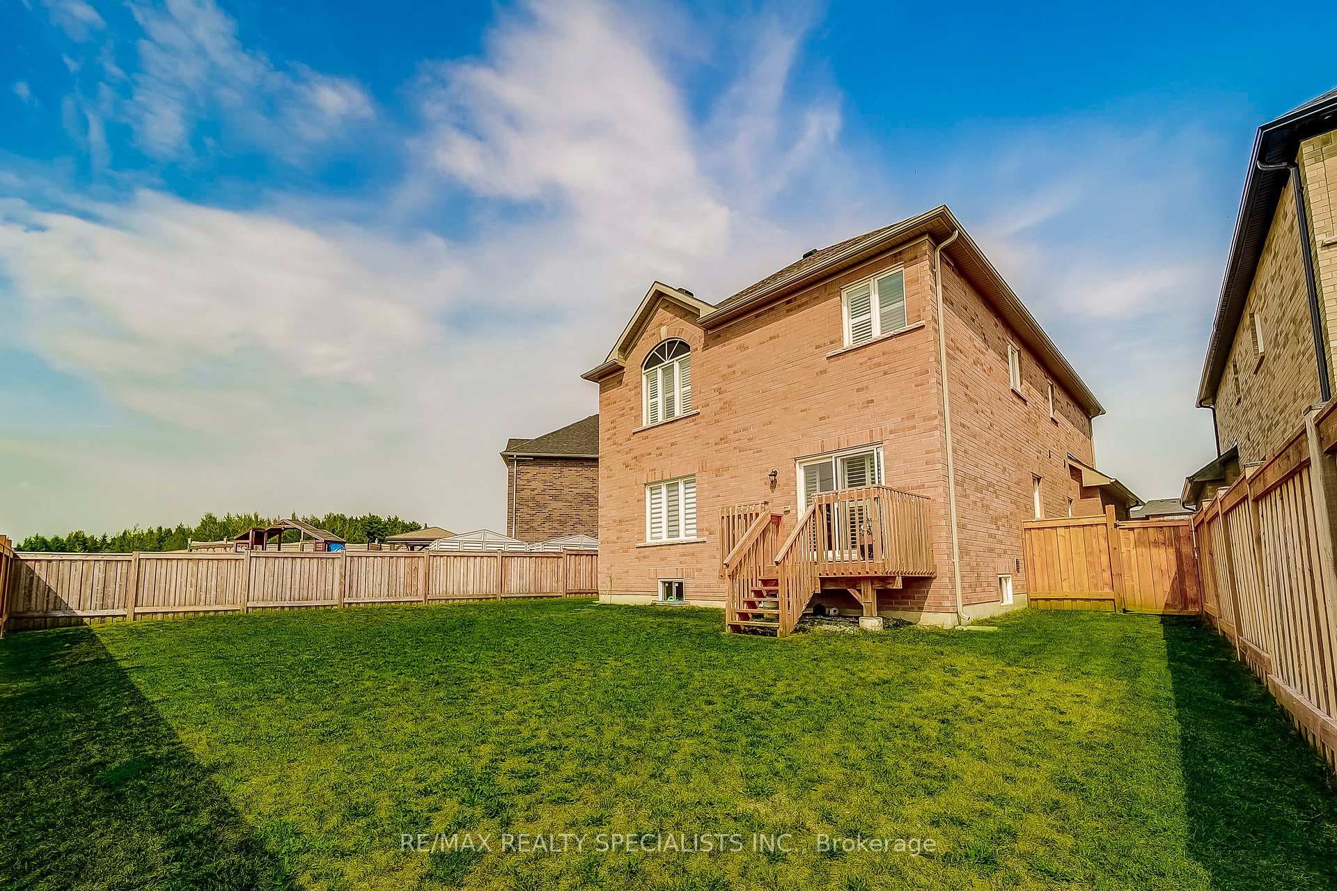 259 Chelsea Crescent photo 44