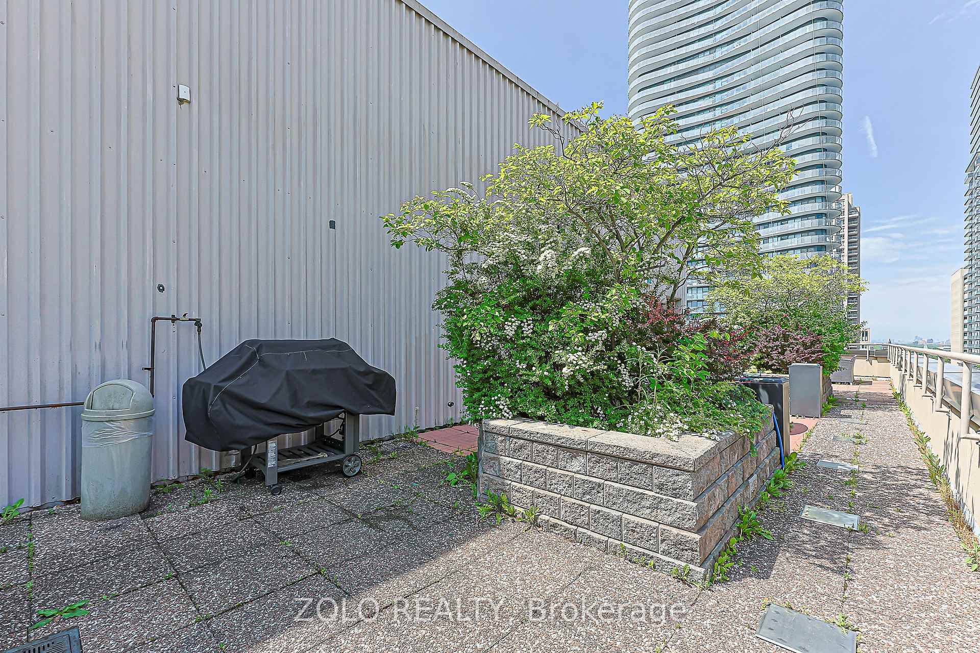 555 Yonge Street Unit 804 photo 25