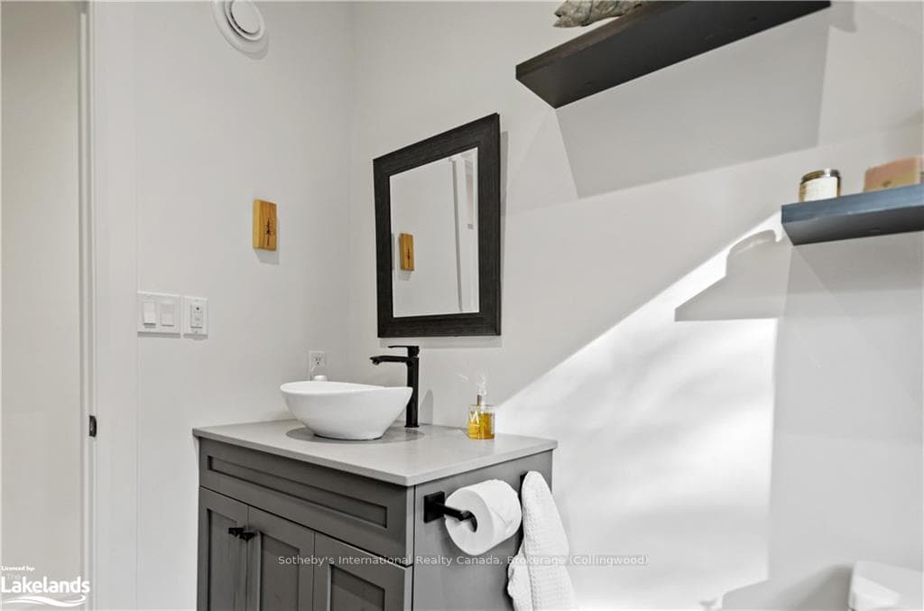 Main Bathroom 4 pc