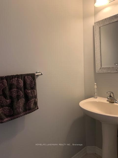 127 Buckle Crescent photo 10