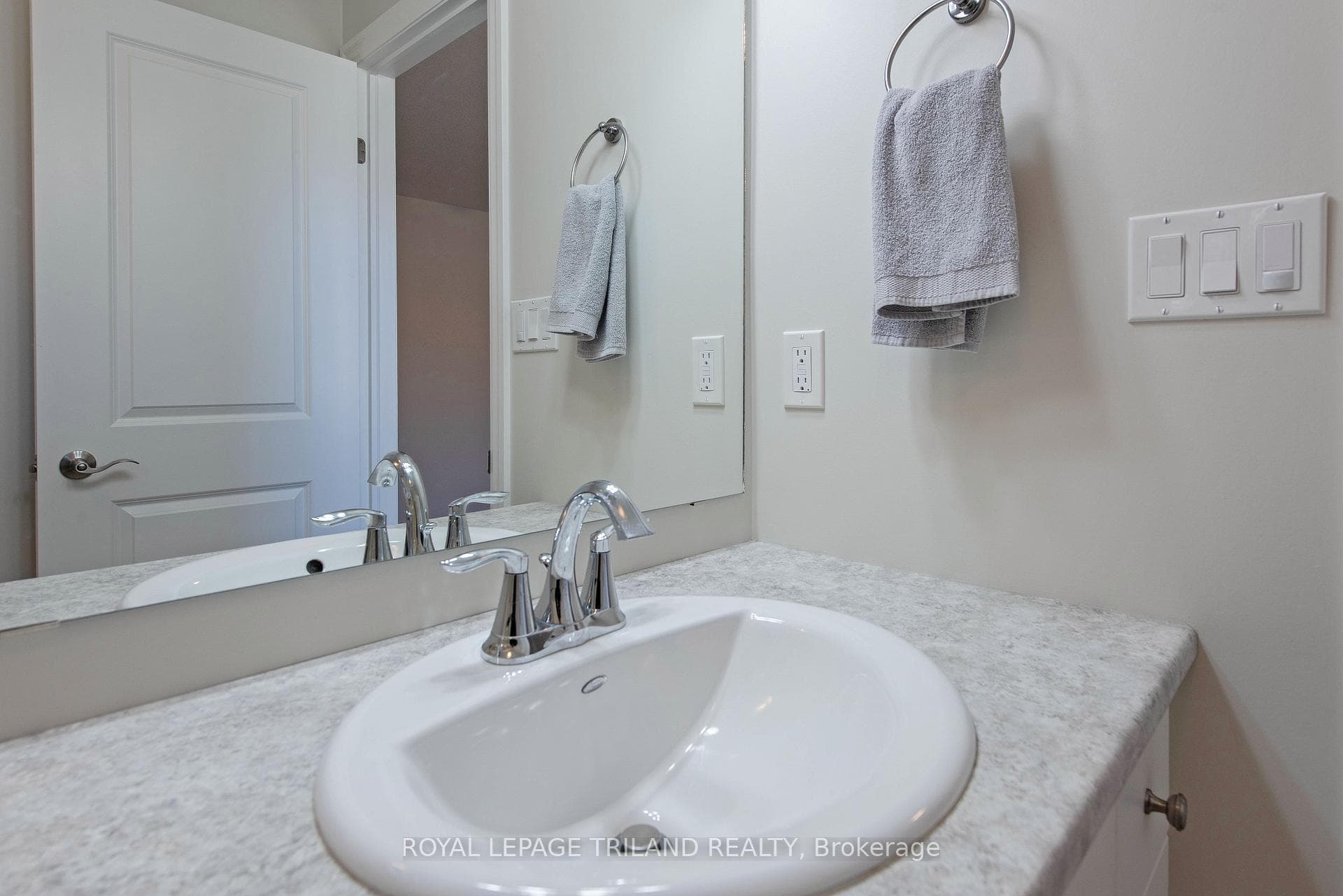 234 Peach Tree Boulevard Unit 11 photo 25