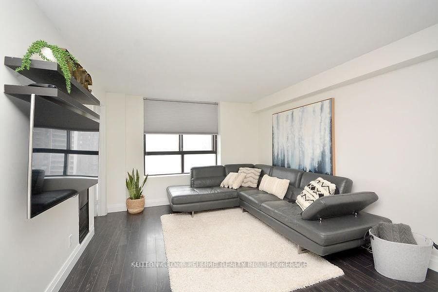 1485 Lakeshore Road Unit 915 photo 4