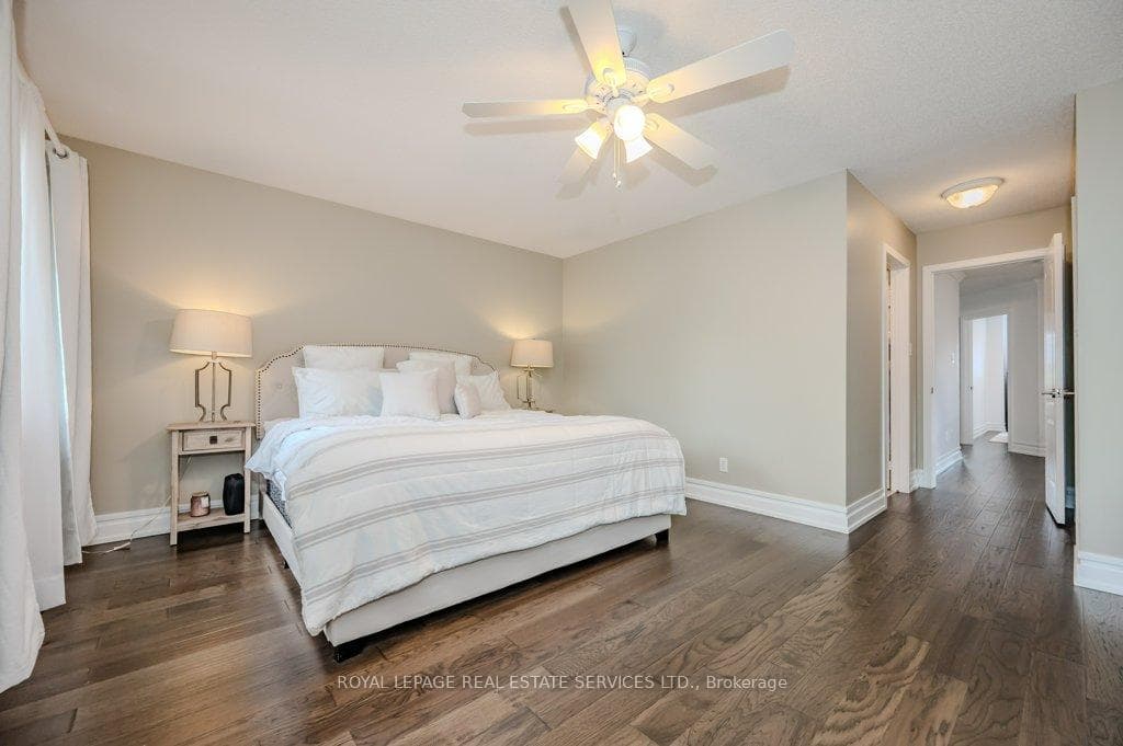Primary Bedroom w/Walk-In Closet & 5-Piece Ensuite