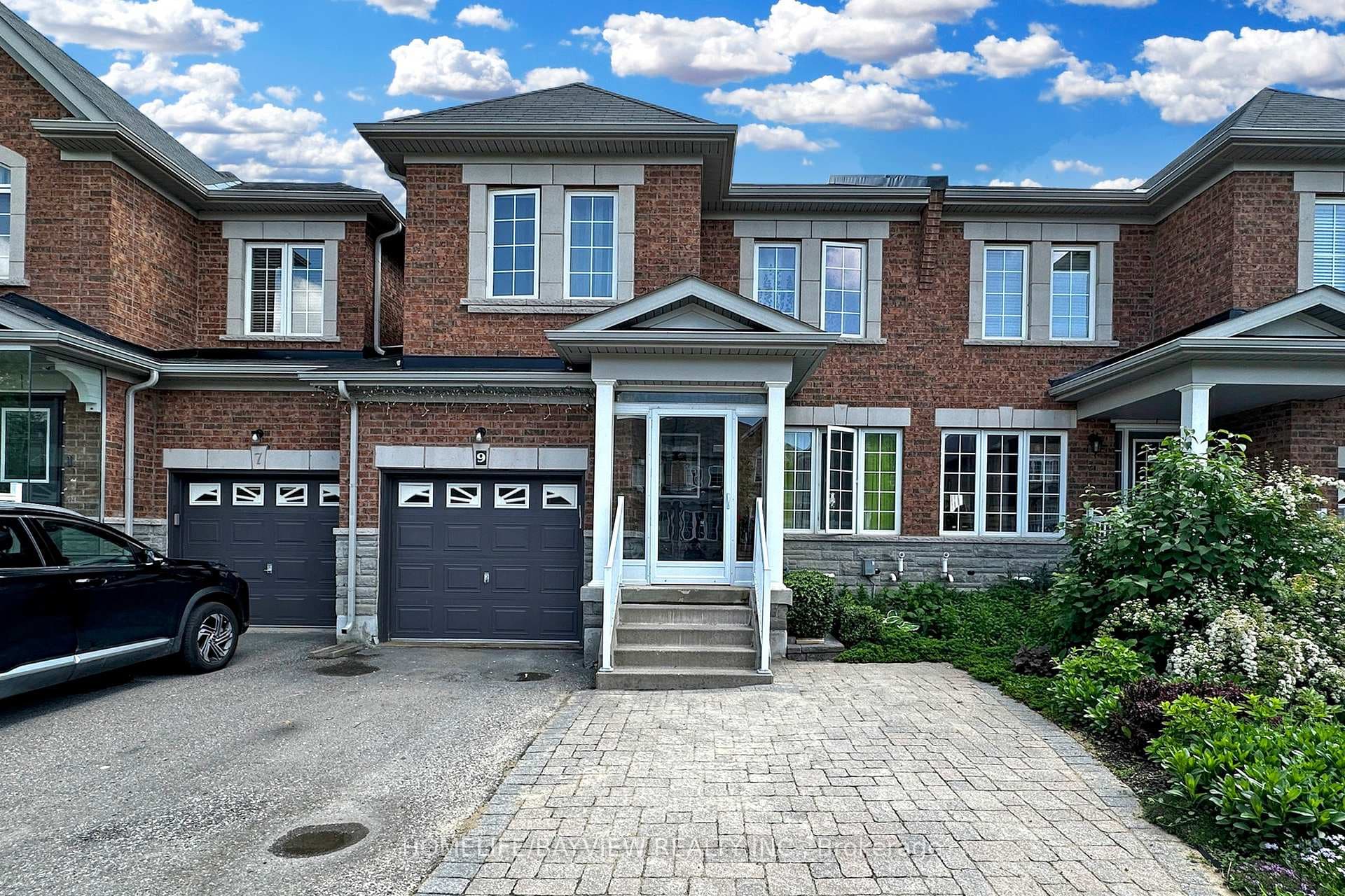9 Westcliffe Crescent photo 1