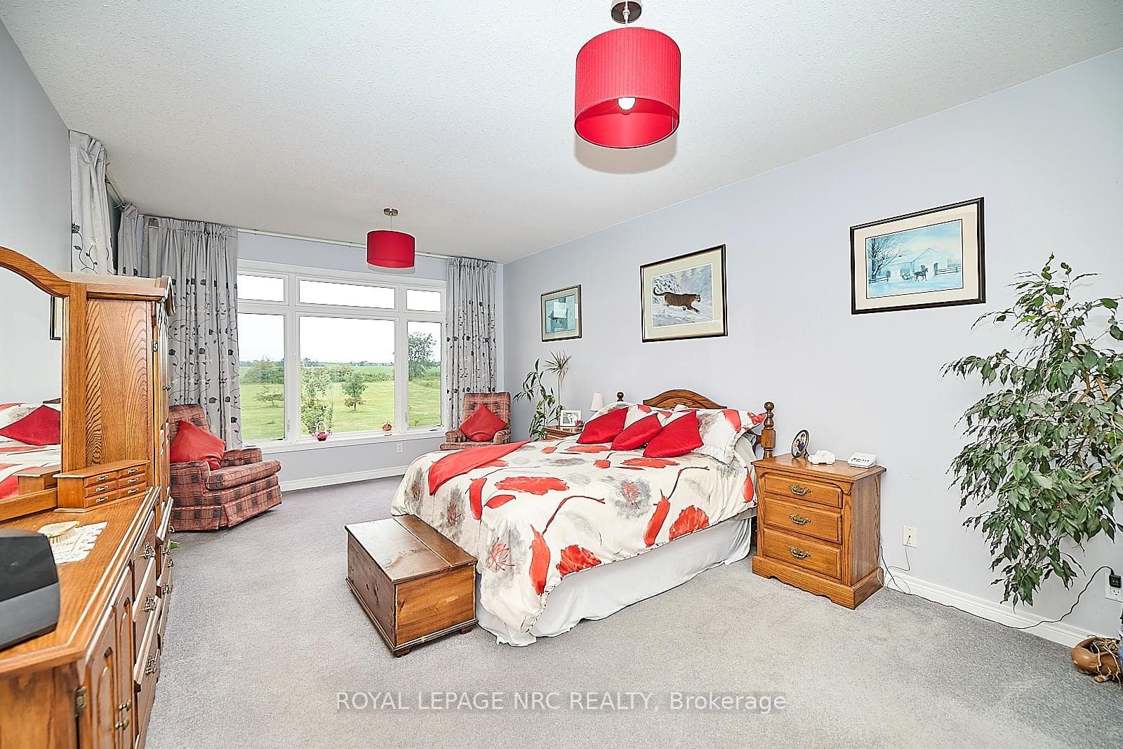 Primary Bedroom Suite - floor to ceiling windows