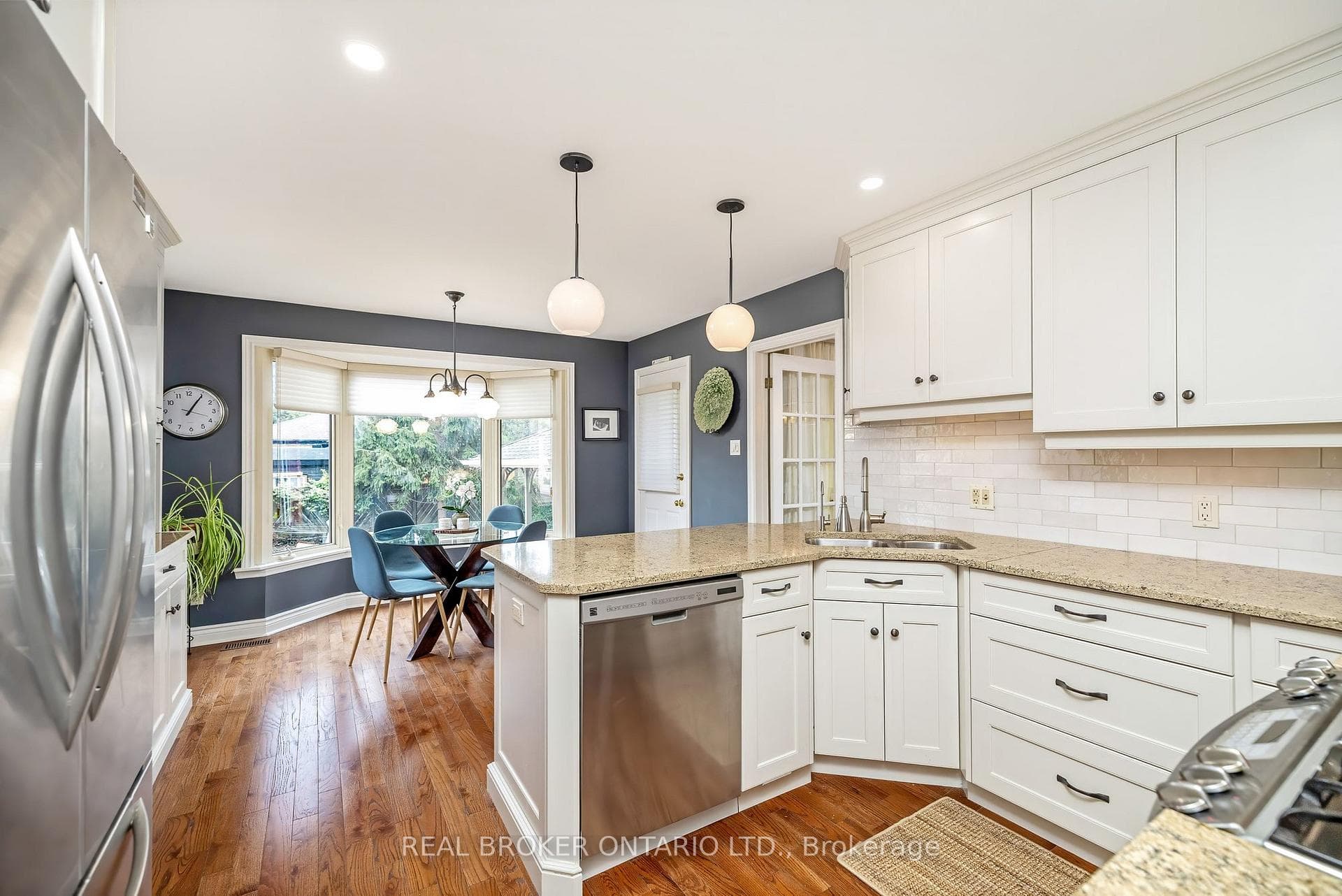 352 Broadway Avenue photo 14