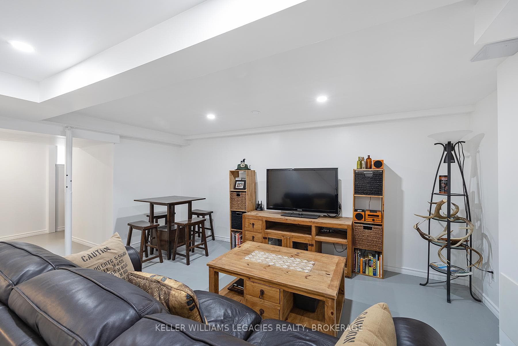 886 MUIRFIELD Crescent photo 32