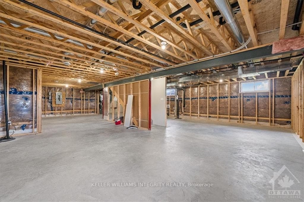 241 ROXANNE Street photo 24
