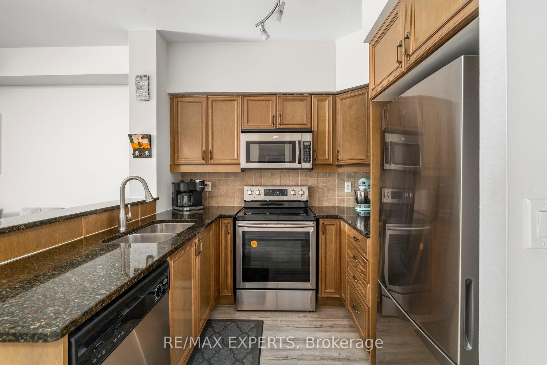 9225 Jane Street Unit 515 photo 8