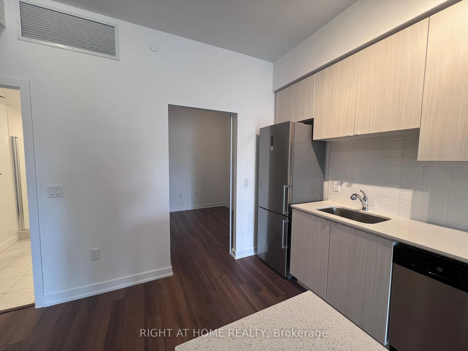 2433 Dufferin Street Unit 617 photo 5