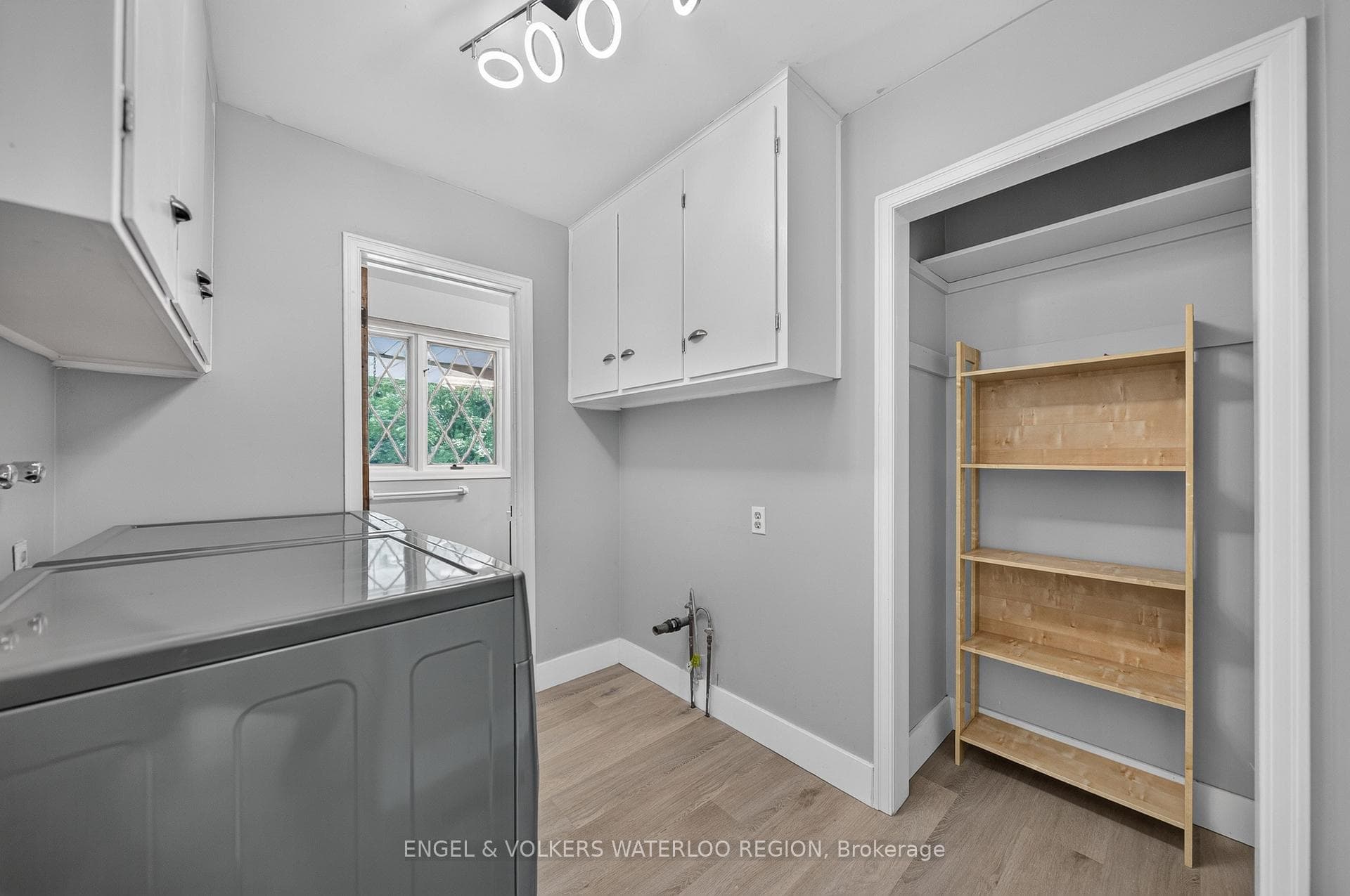 256 Shakespeare Drive photo 21