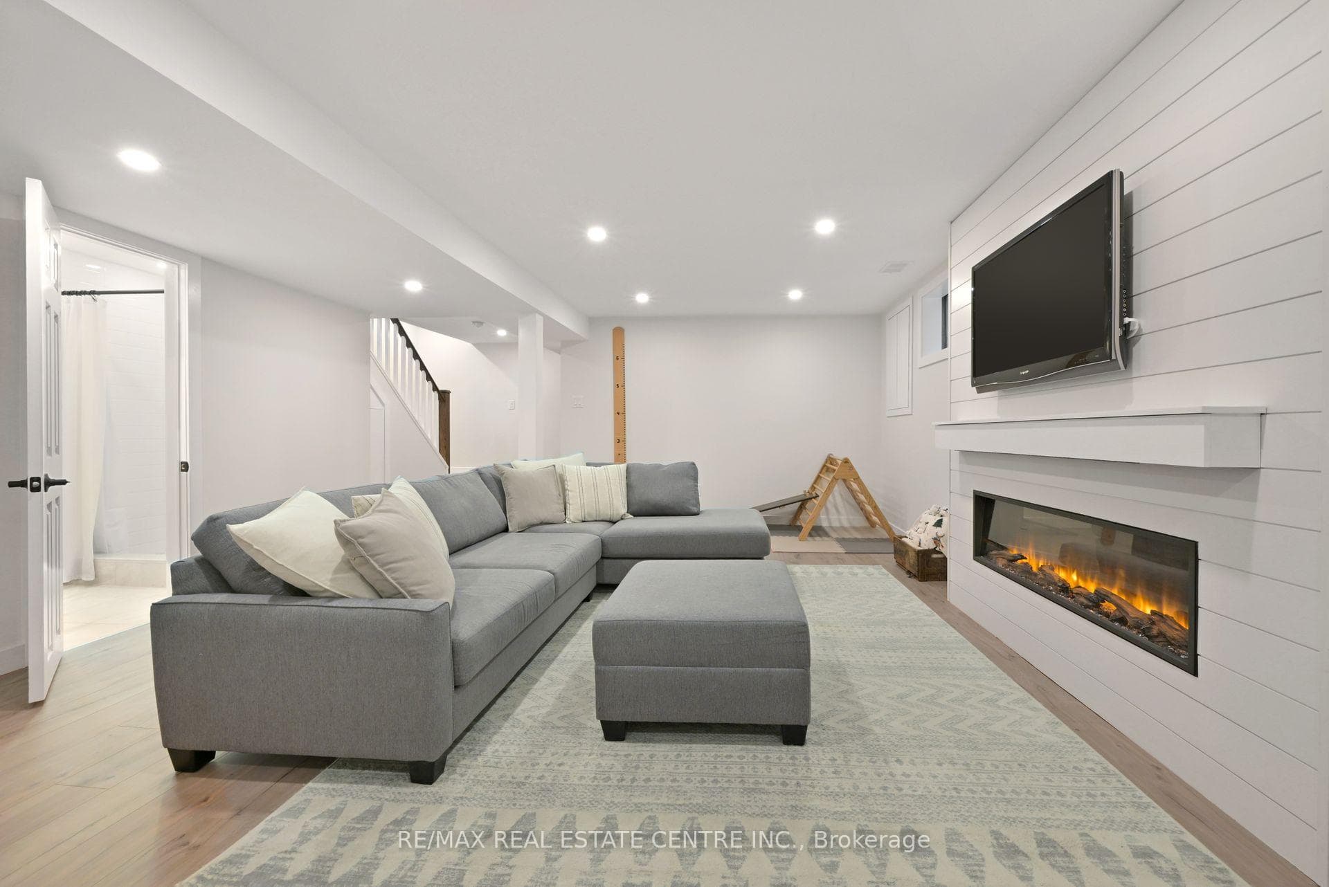 111 Chalmers Street photo 26