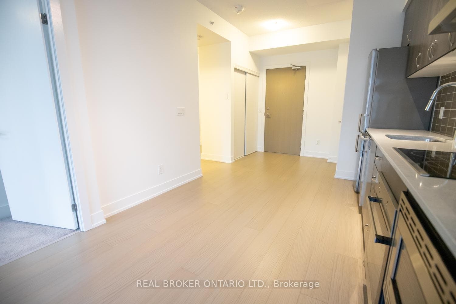 7 Kenaston Gardens Unit 123 photo 6
