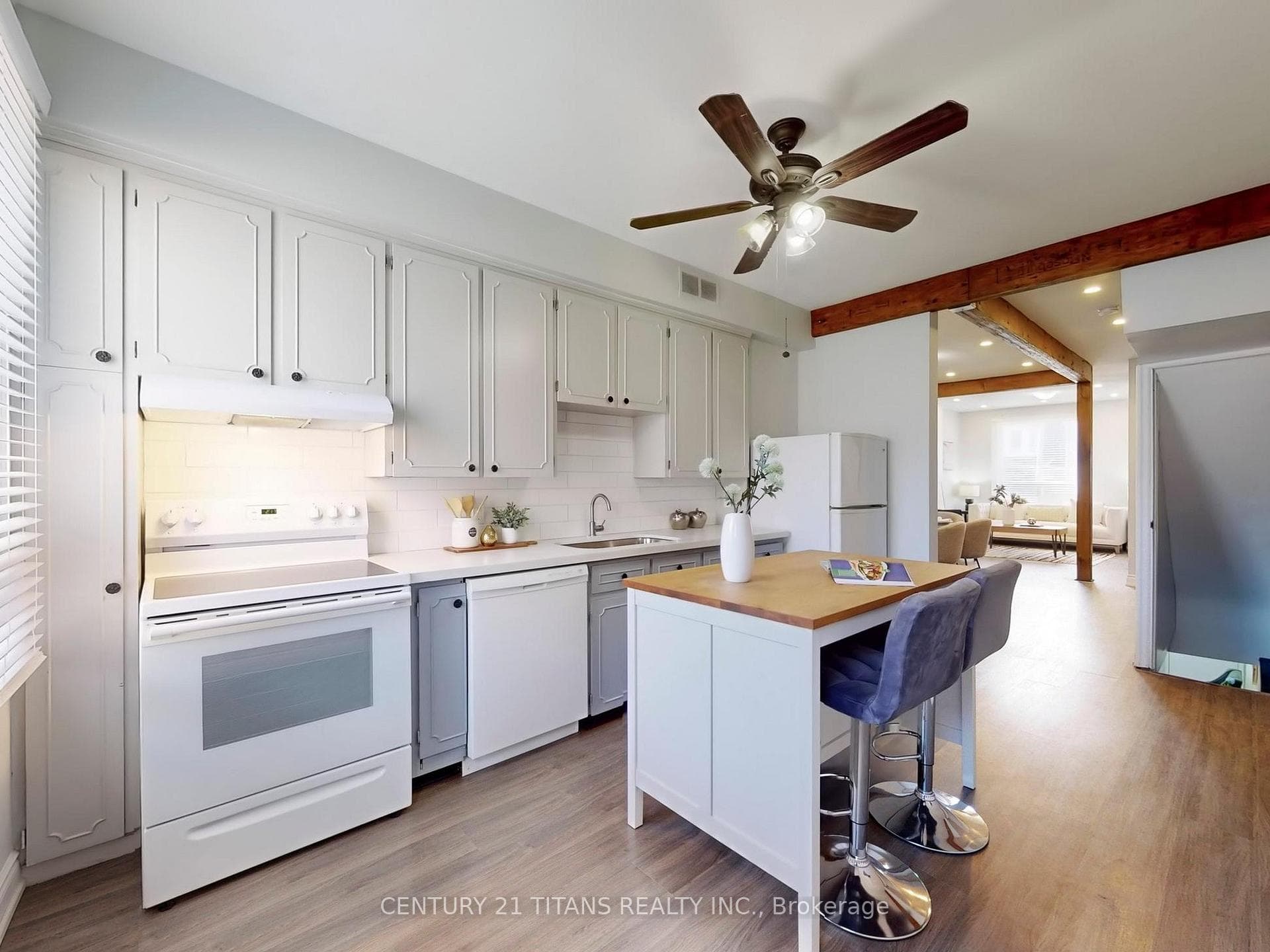 181 Montrose Avenue photo 16