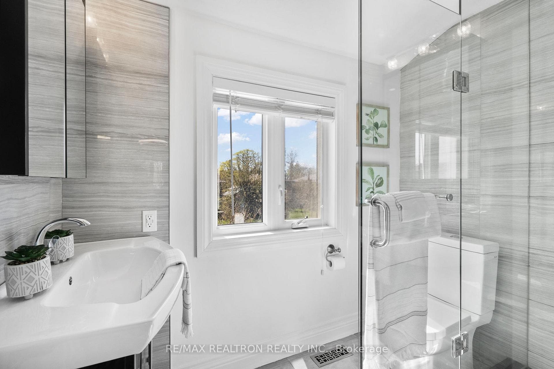 12 Gooderham Drive photo 24
