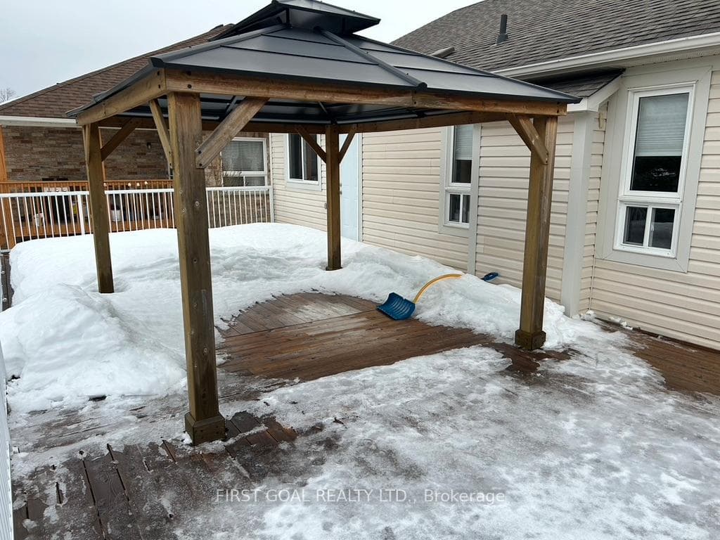 10 Wintergreen Way photo 32
